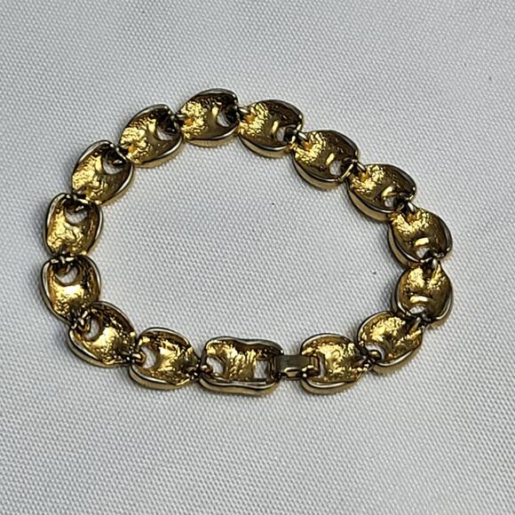 Napier Gold Tone Shell Floral Teardrop Link 7" Bracelet Signed Vintage Jewelry - Picture 7 of 8